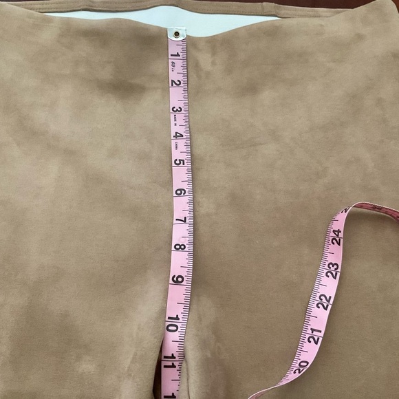 Chico’s Faux Suede Leggings High Waist Pull On Camel Women’s Sz 8R (Chico’s 1R) - Picture 4 of 10